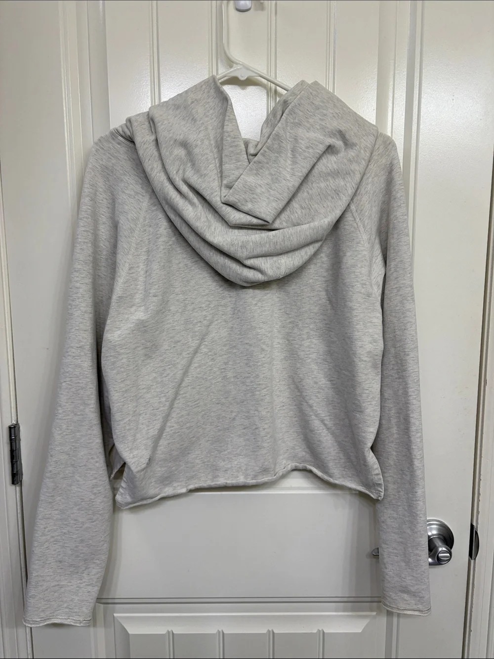 lululemon athletica Light Heather‎ Gray Cream Hooded Cropped Pullover Hoodie
